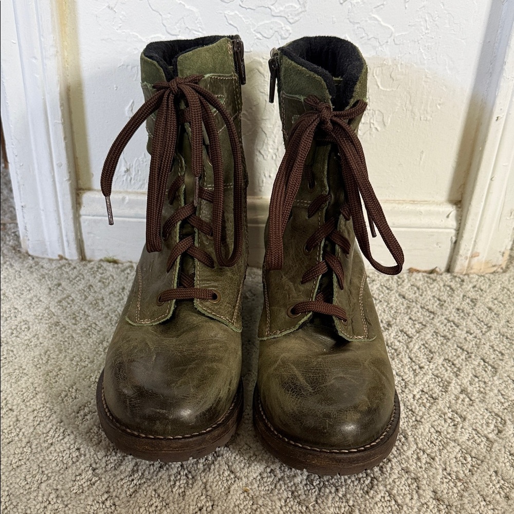 Green Leather Lace-Up Boots